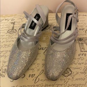Ladies Jasmin Silver Dress Shoe. Size 9